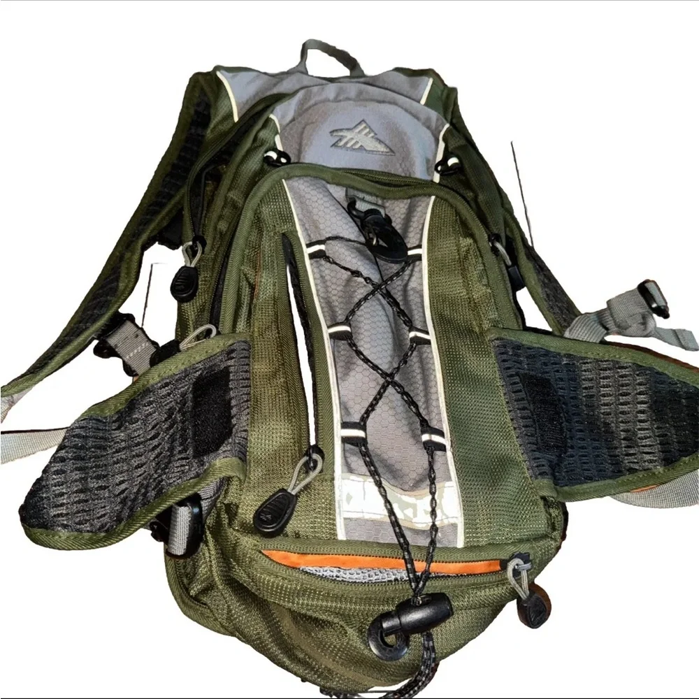 High Sierra Air Mesh Back Hydration Green/Gray Hiking Carry Padded Backpack. NN